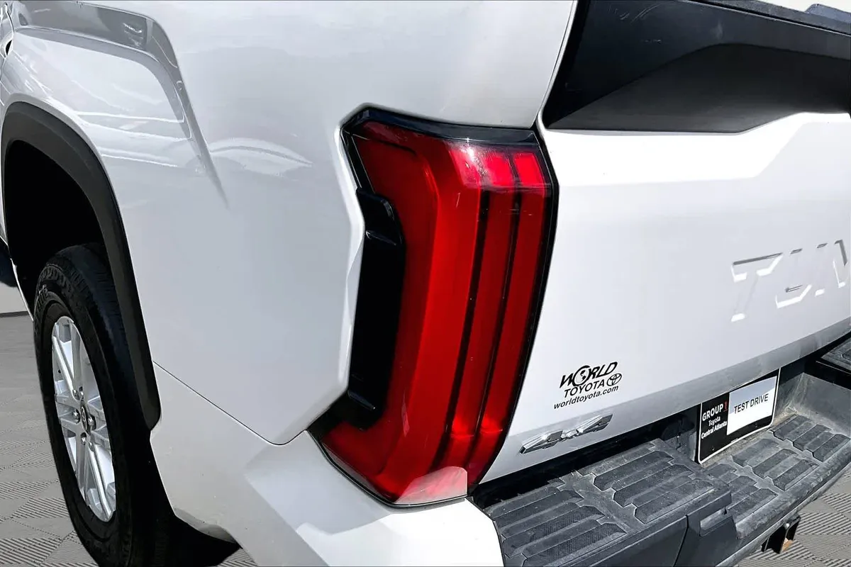 2025 Toyota Tundra SR5 thumbnail 28