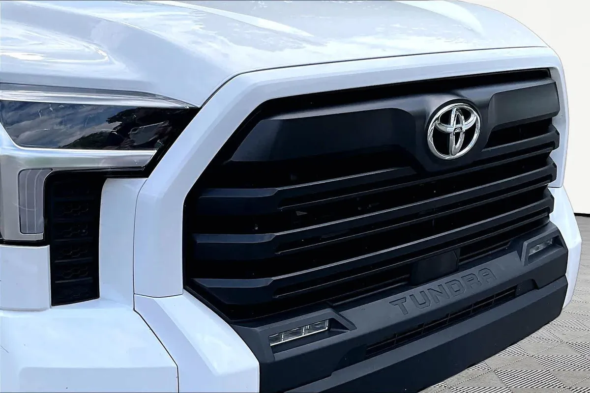 2025 Toyota Tundra SR5 thumbnail 29
