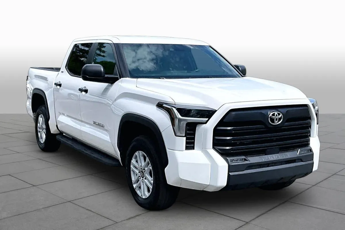 2025 Toyota Tundra SR5 thumbnail 3