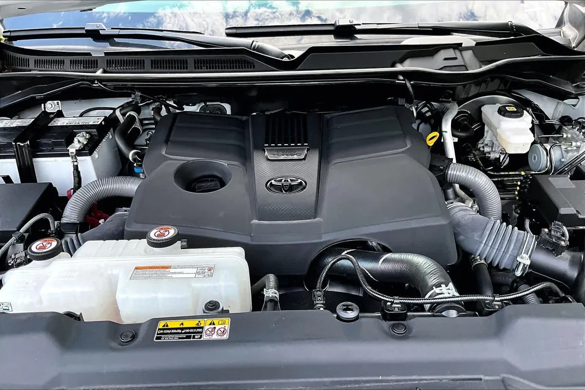 2025 Toyota Tundra SR5 thumbnail 31