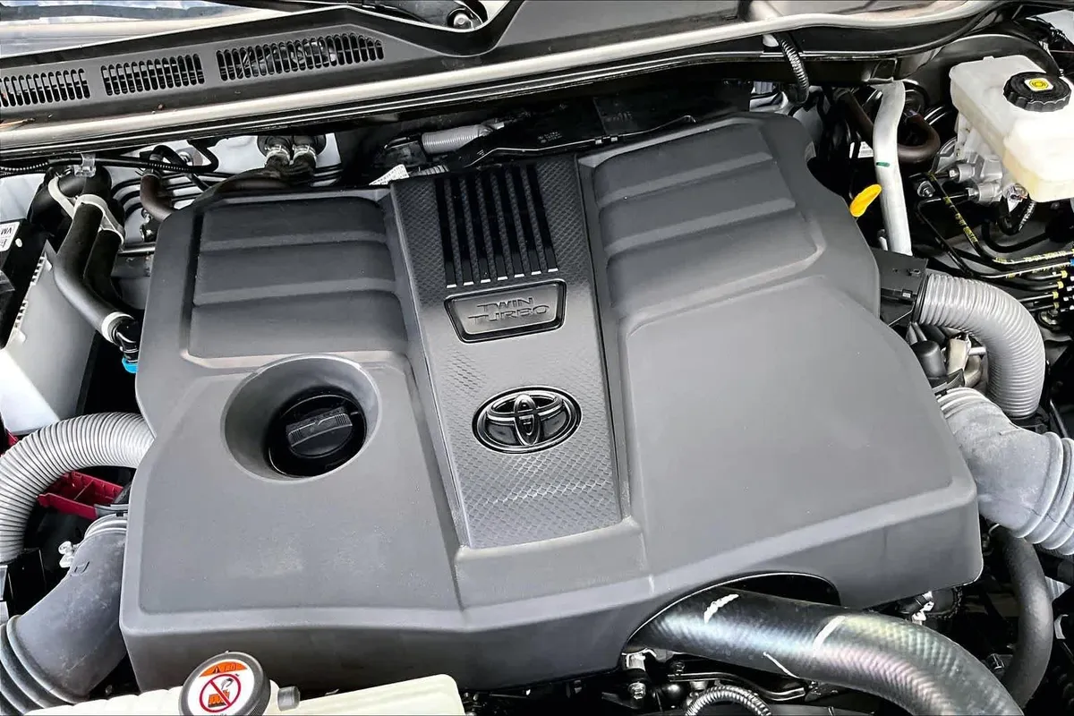 2025 Toyota Tundra SR5 thumbnail 32