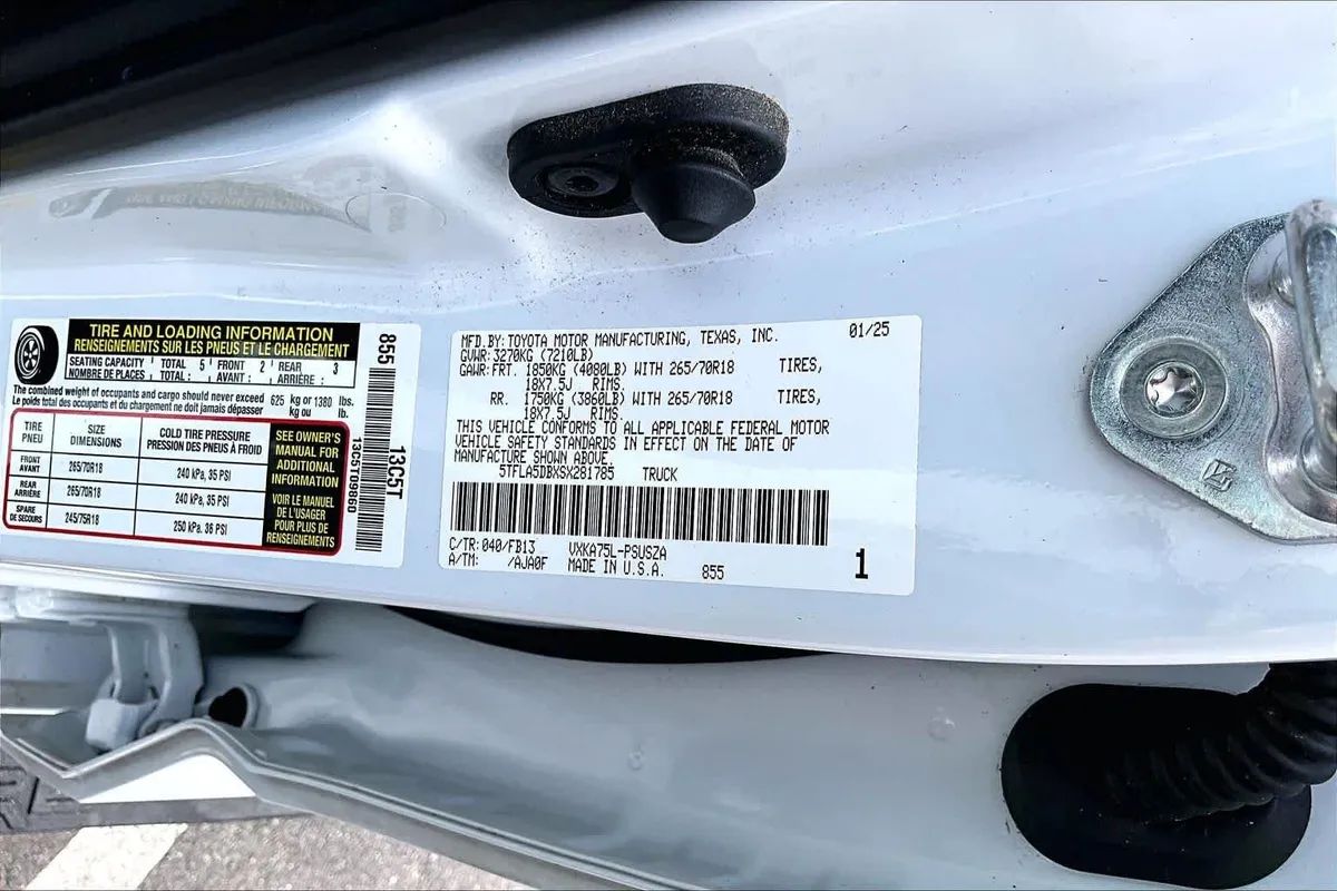 2025 Toyota Tundra SR5 thumbnail 33
