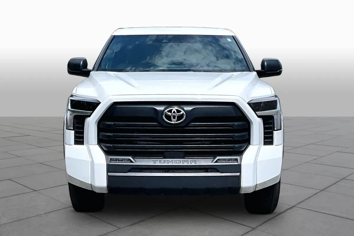 2025 Toyota Tundra SR5 thumbnail 4