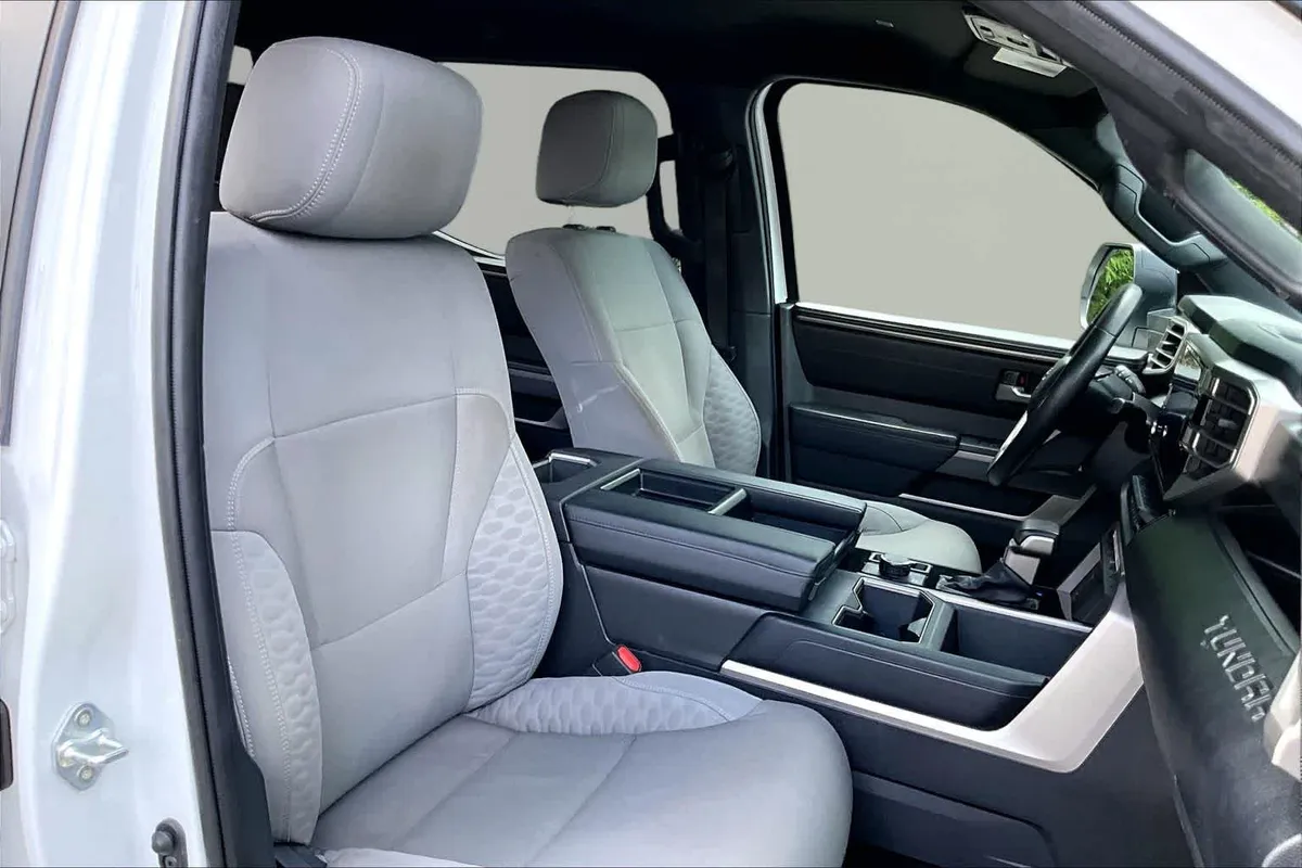 2025 Toyota Tundra SR5 thumbnail 9