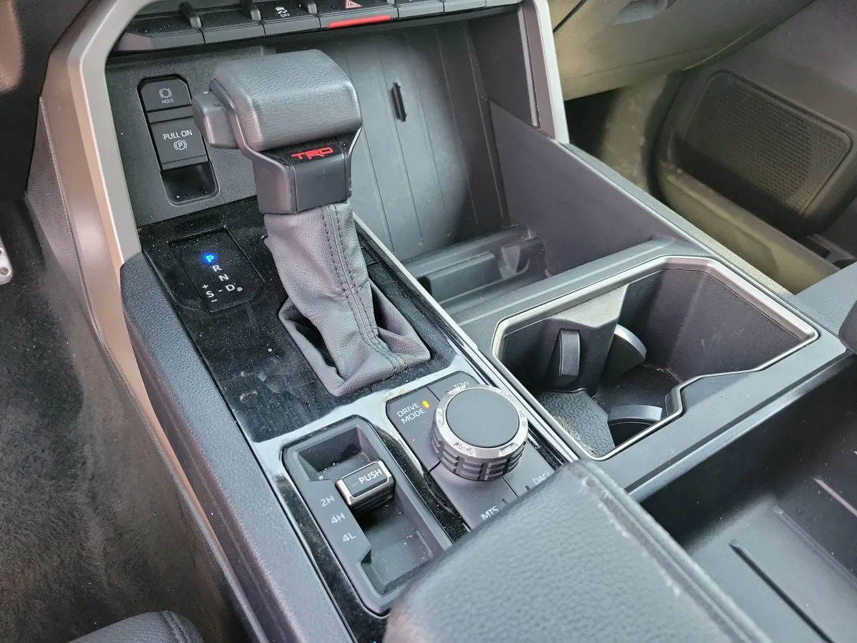 2025 Toyota Tundra SR5 thumbnail 12