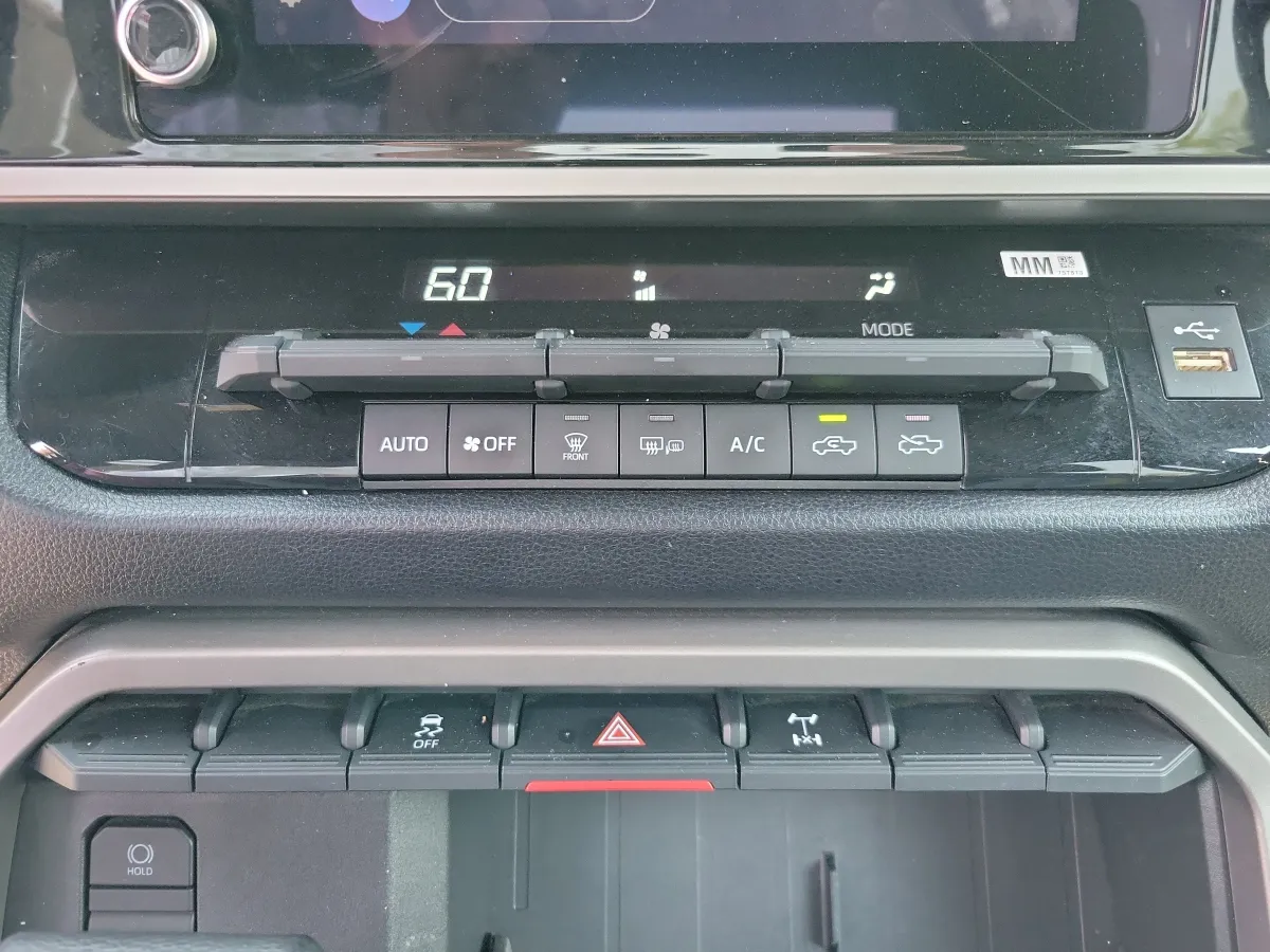 2025 Toyota Tundra SR5 thumbnail 13