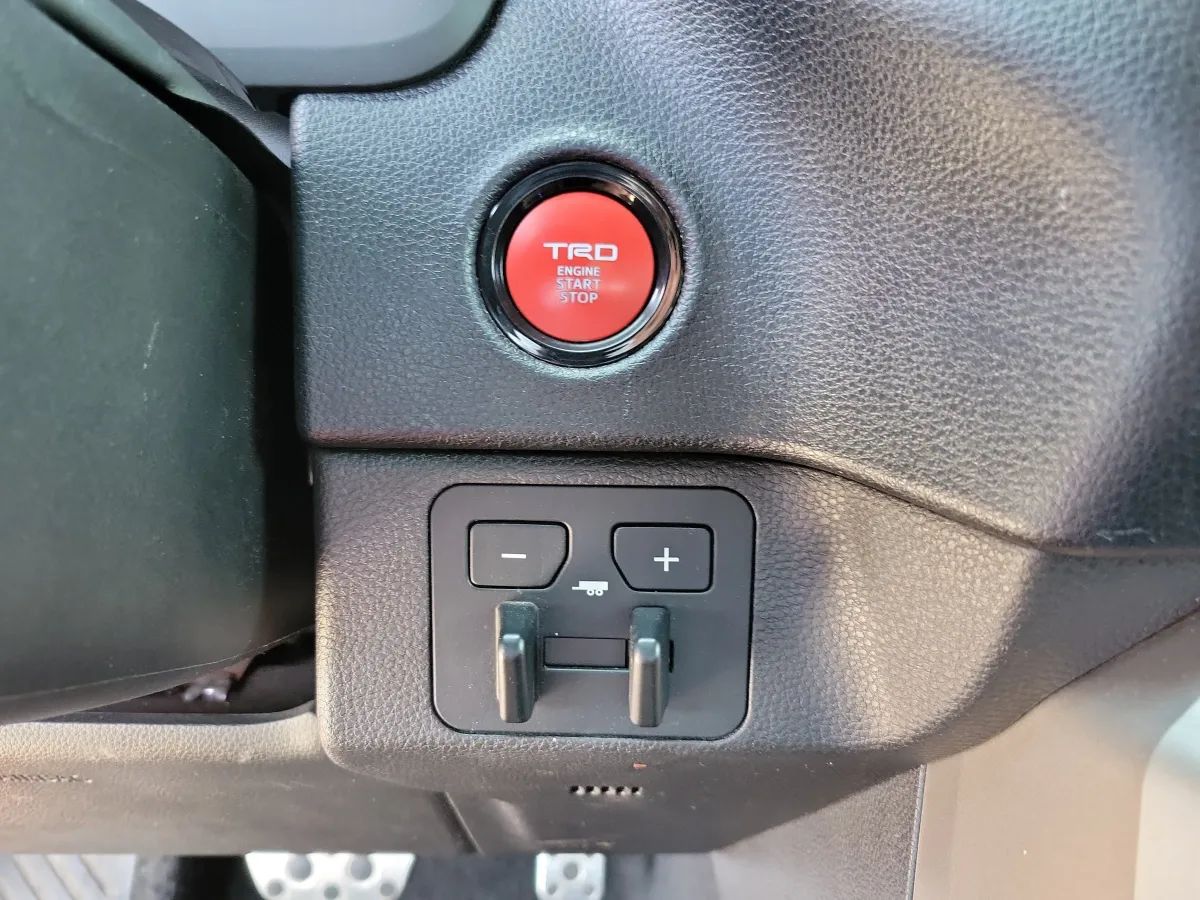 2025 Toyota Tundra SR5 thumbnail 15