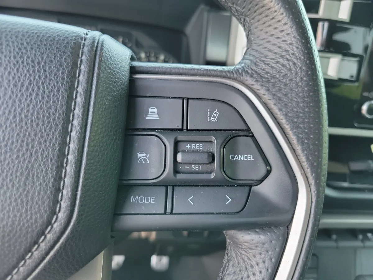 2025 Toyota Tundra SR5 thumbnail 17