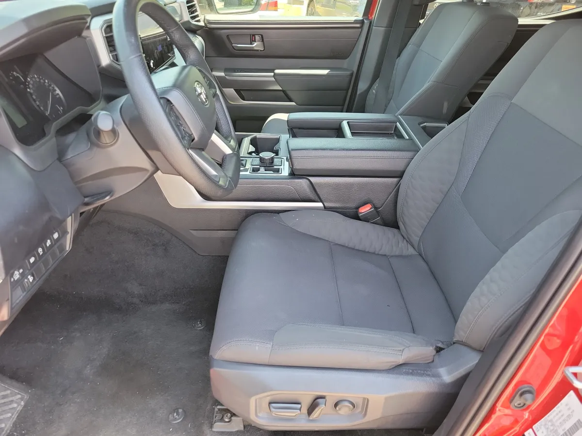 2025 Toyota Tundra SR5 thumbnail 5