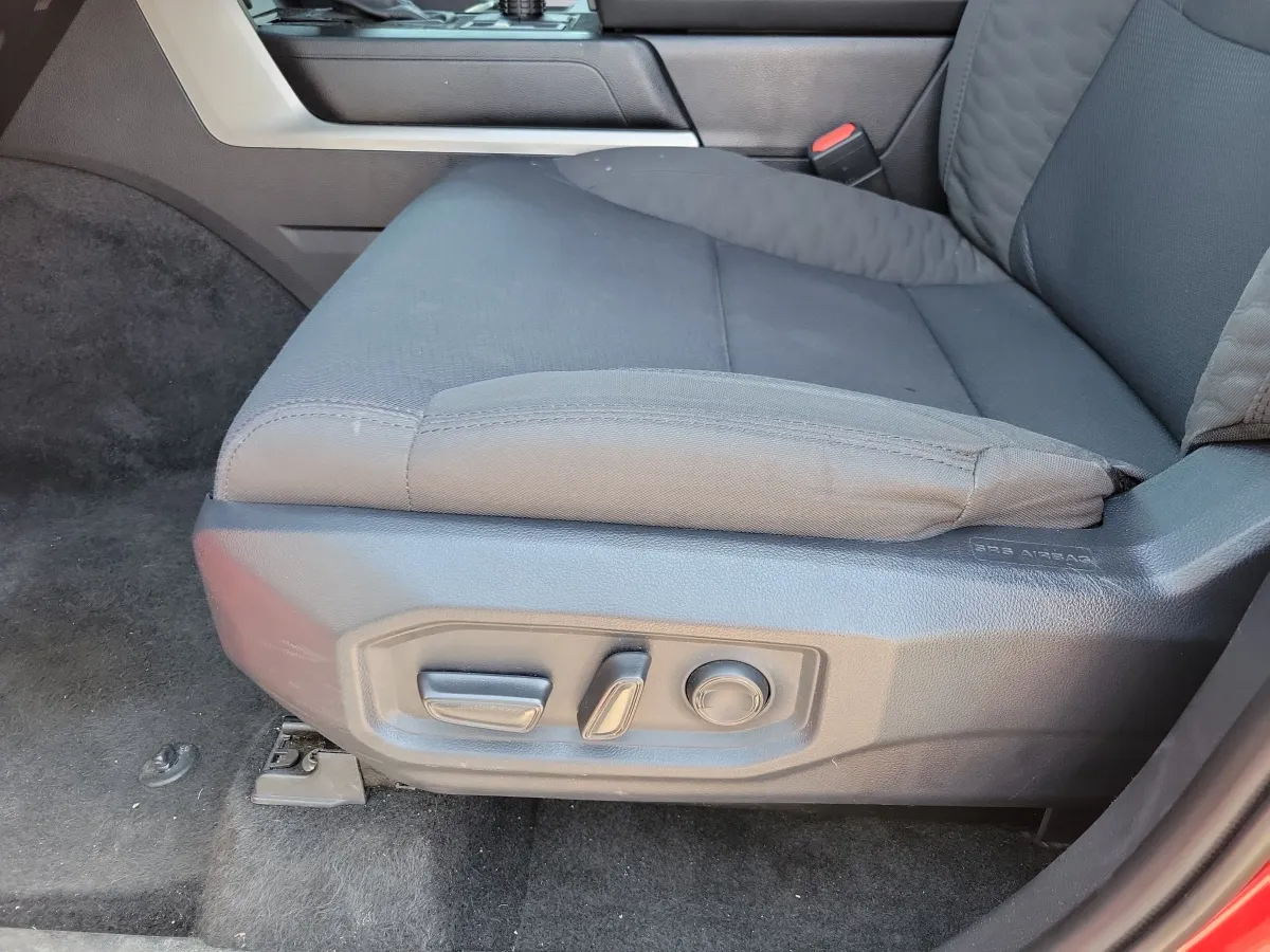 2025 Toyota Tundra SR5 thumbnail 6