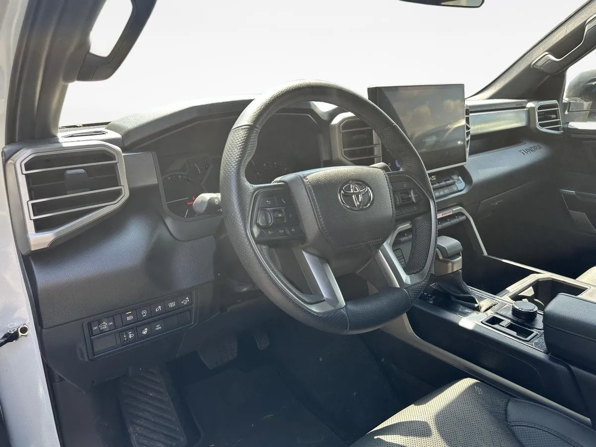 2025 Toyota Tundra SR5 thumbnail 11