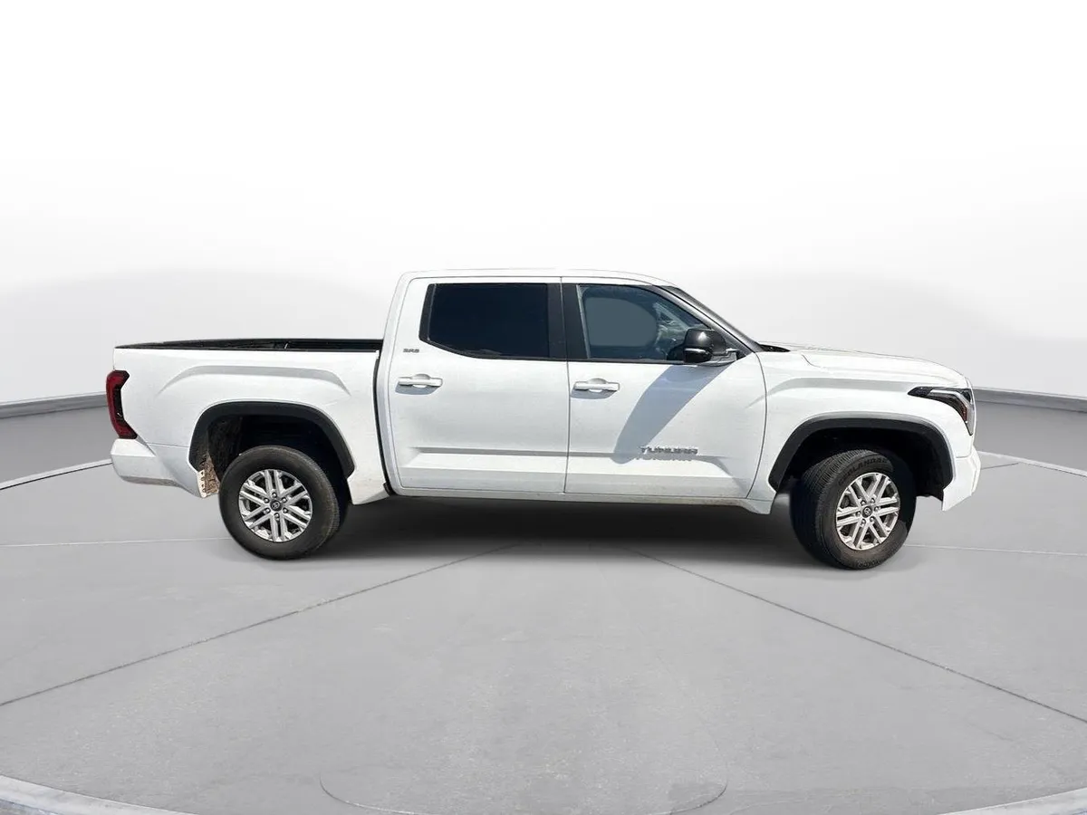 2025 Toyota Tundra SR5 thumbnail 5