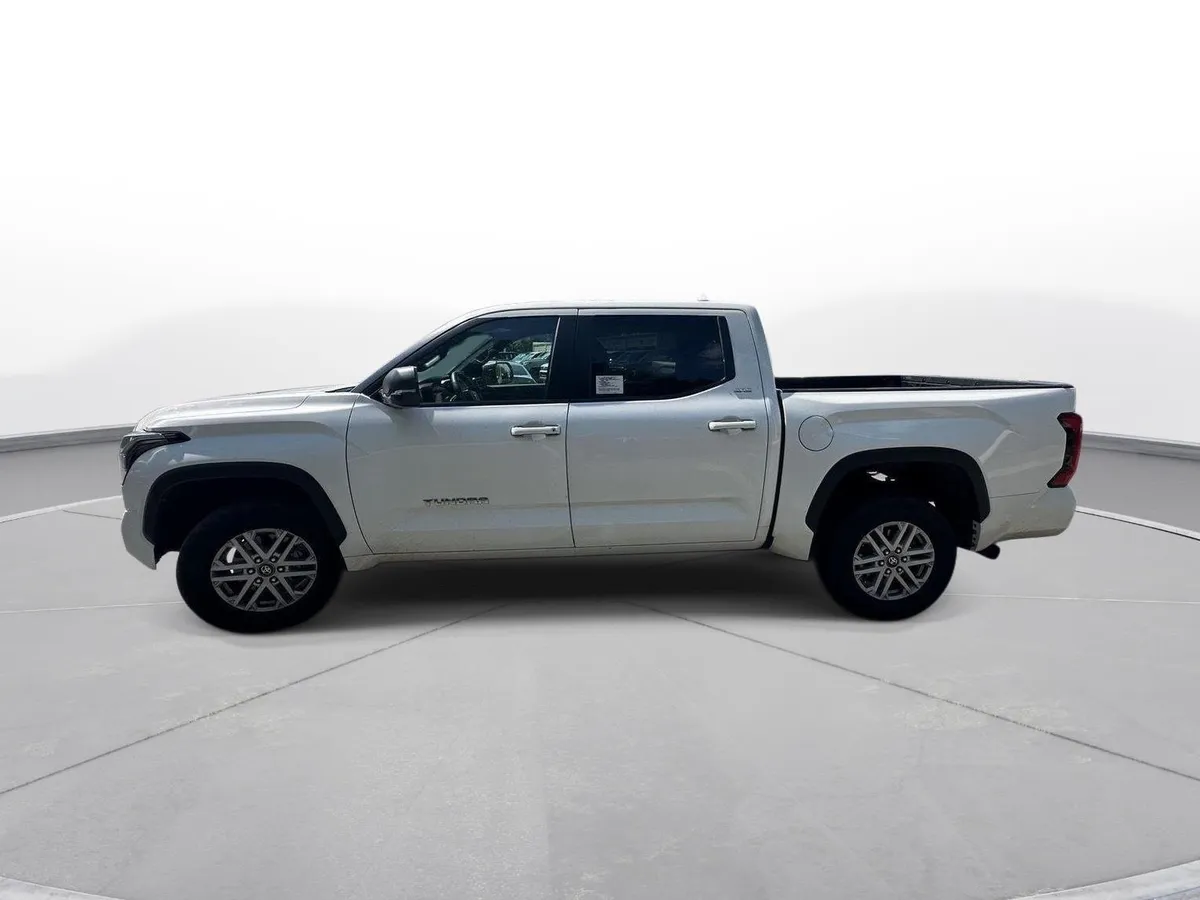 2025 Toyota Tundra SR5 thumbnail 9