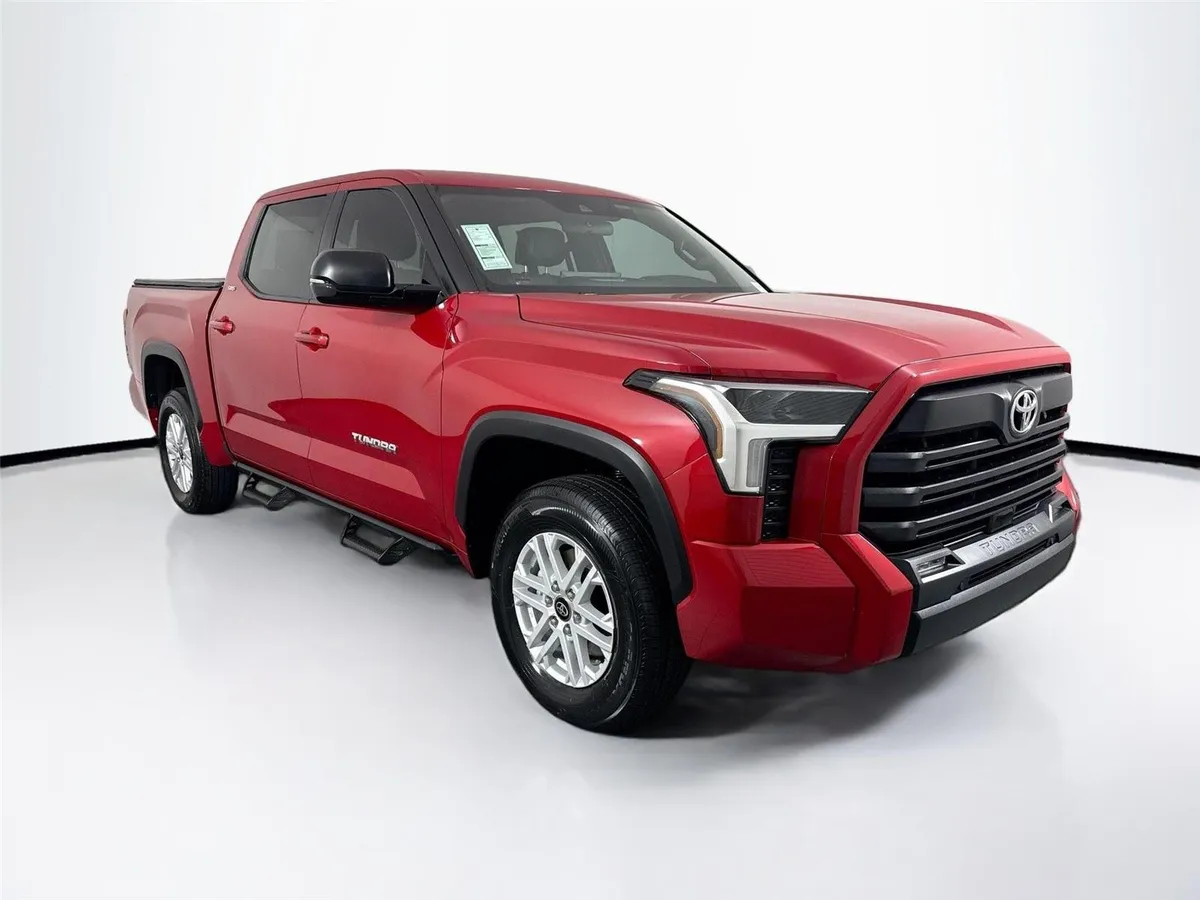 2025 Toyota Tundra SR5 thumbnail 10