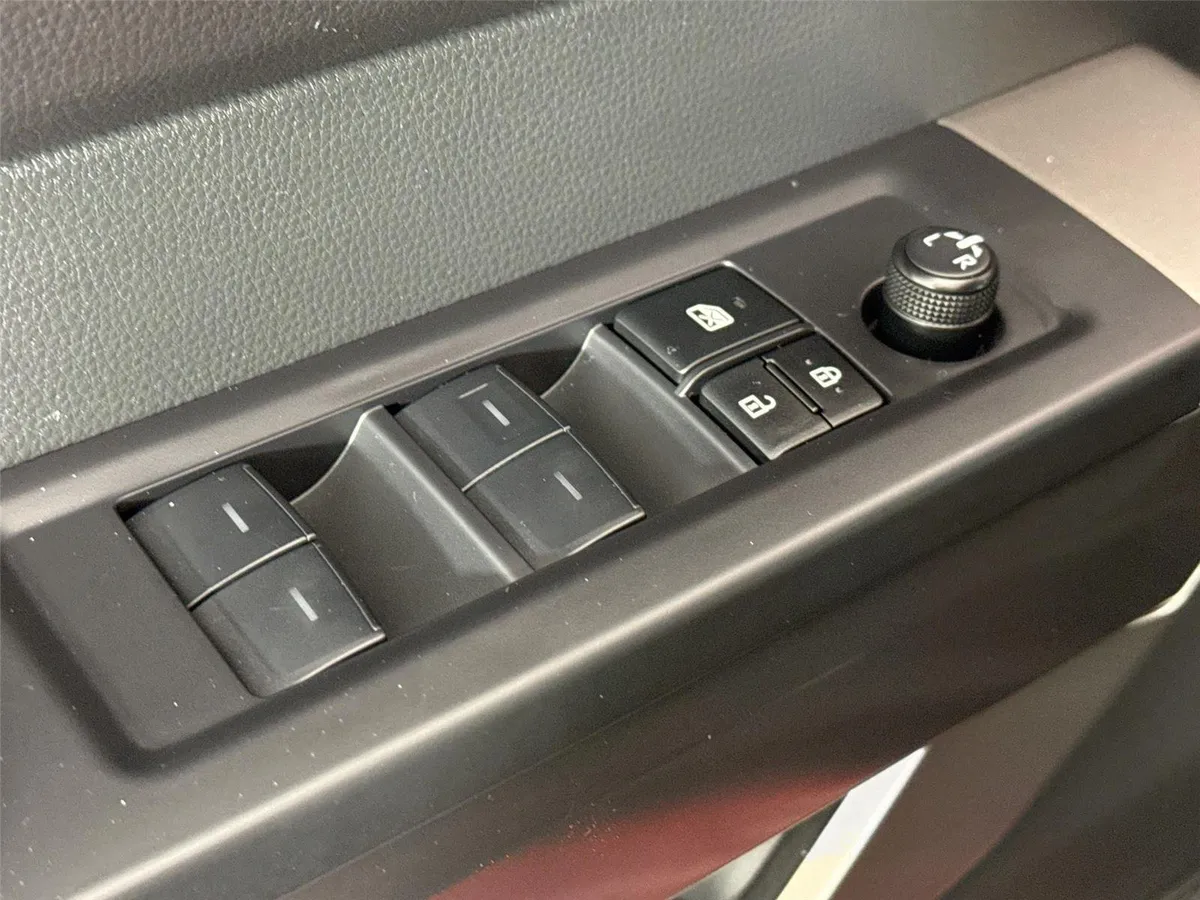 2025 Toyota Tundra SR5 thumbnail 27