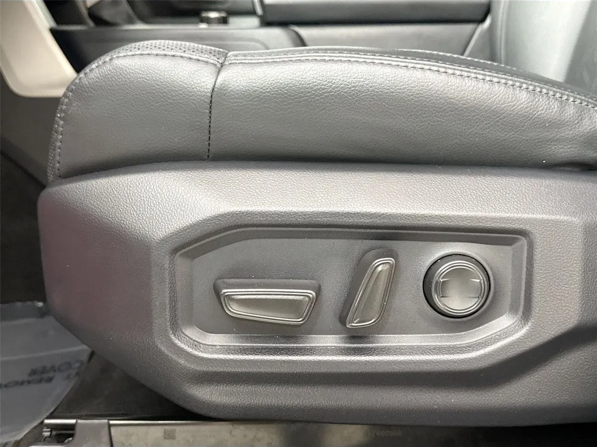 2025 Toyota Tundra SR5 thumbnail 28