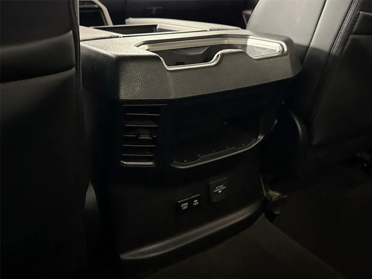 2025 Toyota Tundra SR5 thumbnail 34