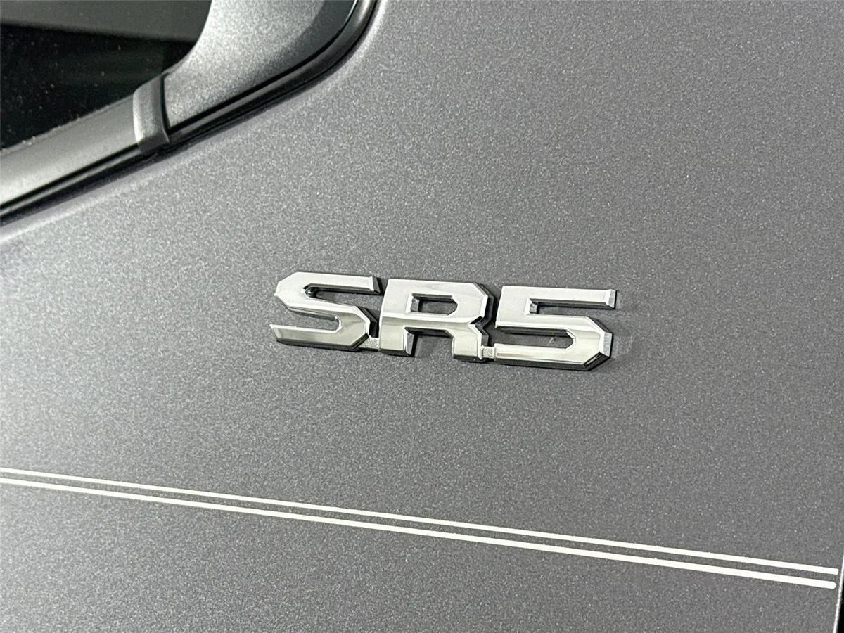2025 Toyota Tundra SR5 thumbnail 14