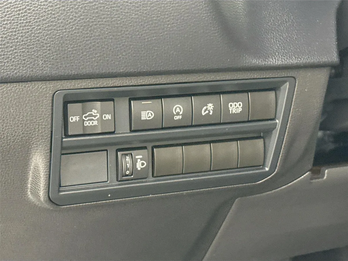 2025 Toyota Tundra SR5 thumbnail 15