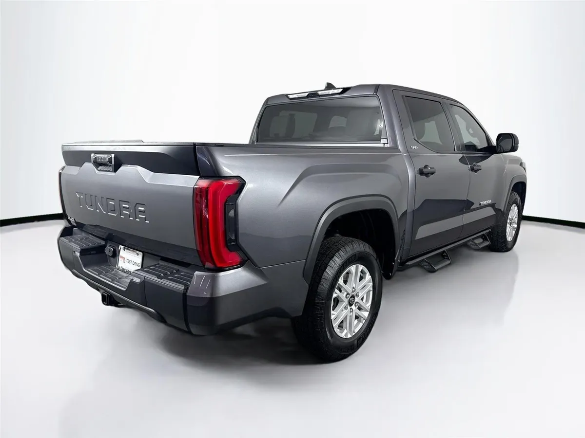 2025 Toyota Tundra SR5 thumbnail 2