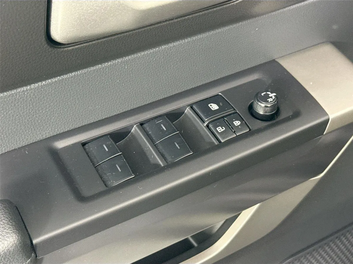 2025 Toyota Tundra SR5 thumbnail 28