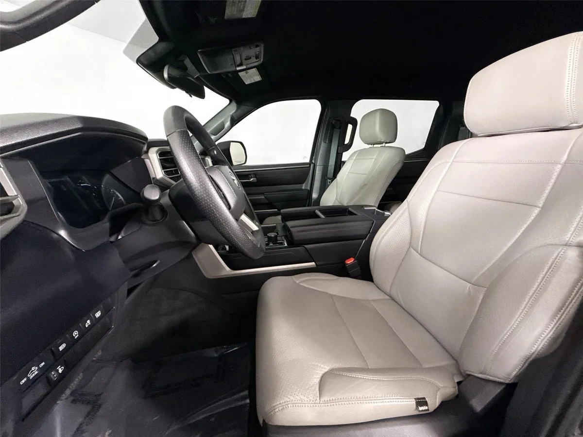 2025 Toyota Tundra SR5 thumbnail 3