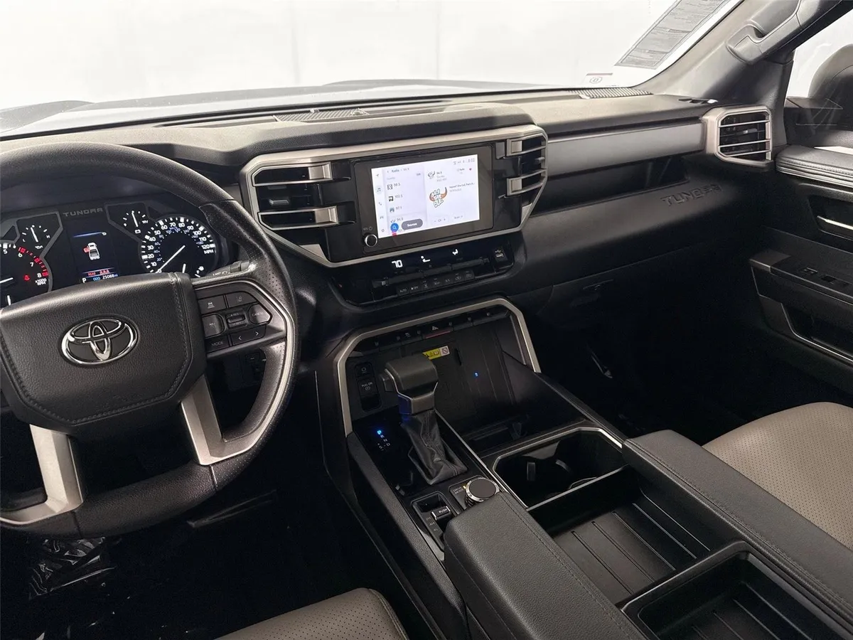 2025 Toyota Tundra SR5 thumbnail 32