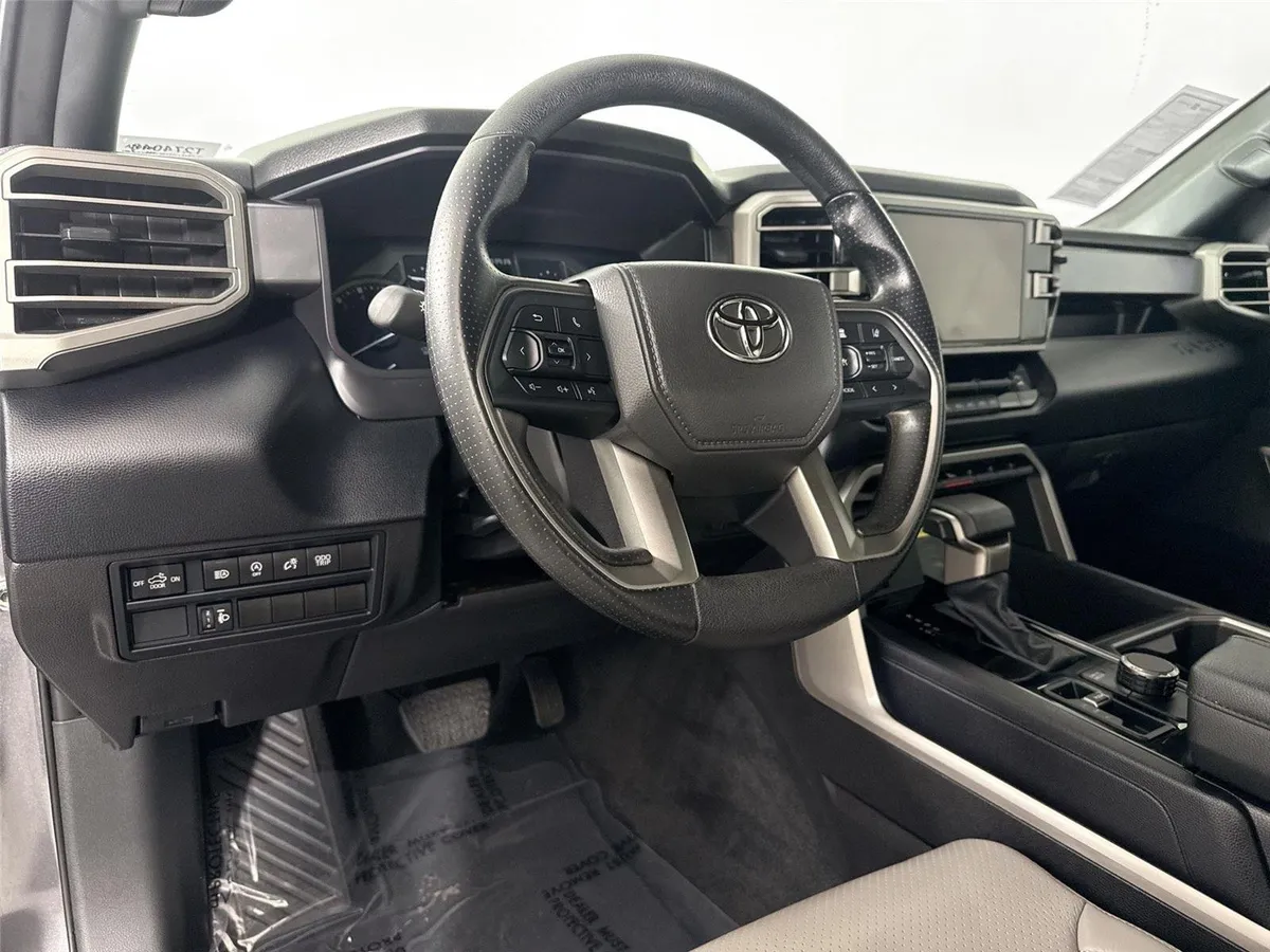 2025 Toyota Tundra SR5 thumbnail 4