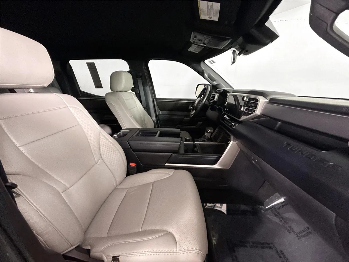 2025 Toyota Tundra SR5 thumbnail 40