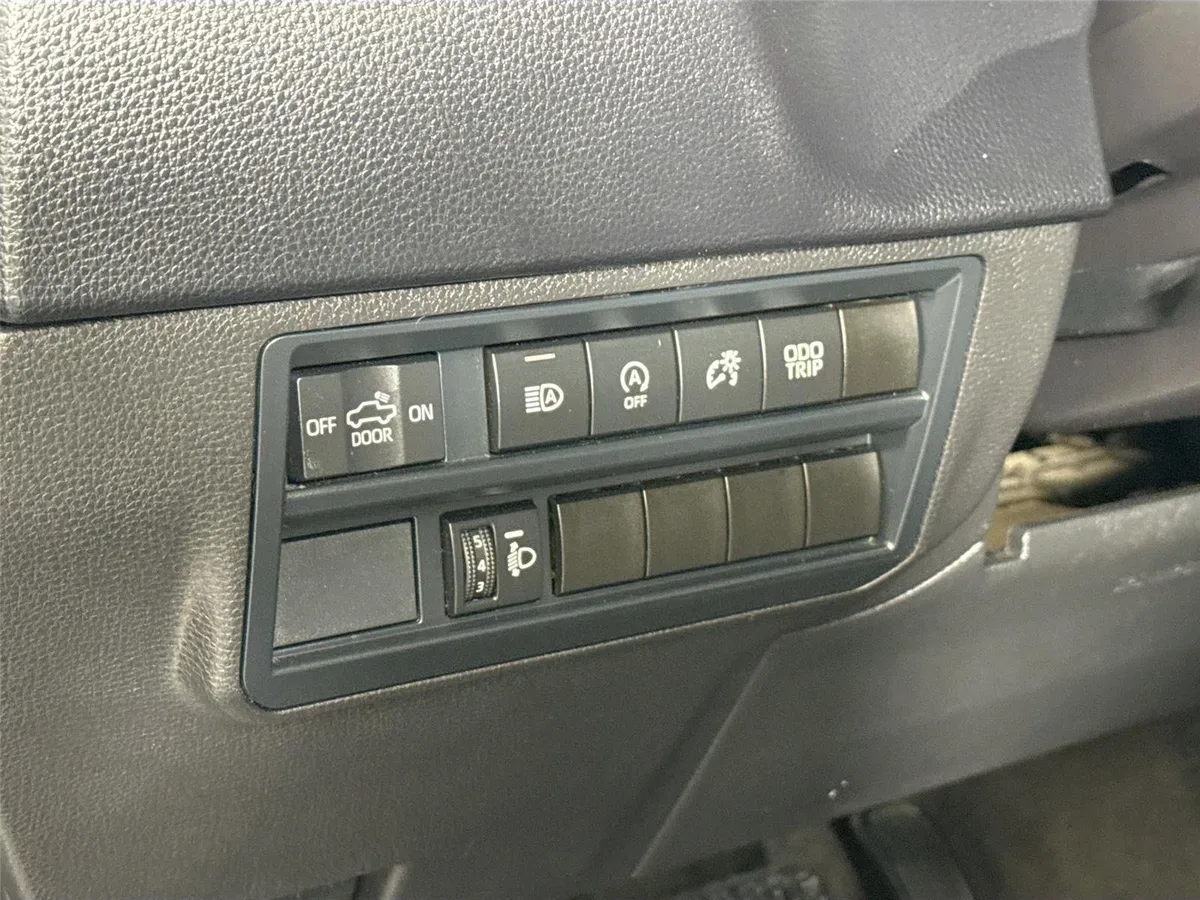 2025 Toyota Tundra SR5 thumbnail 15