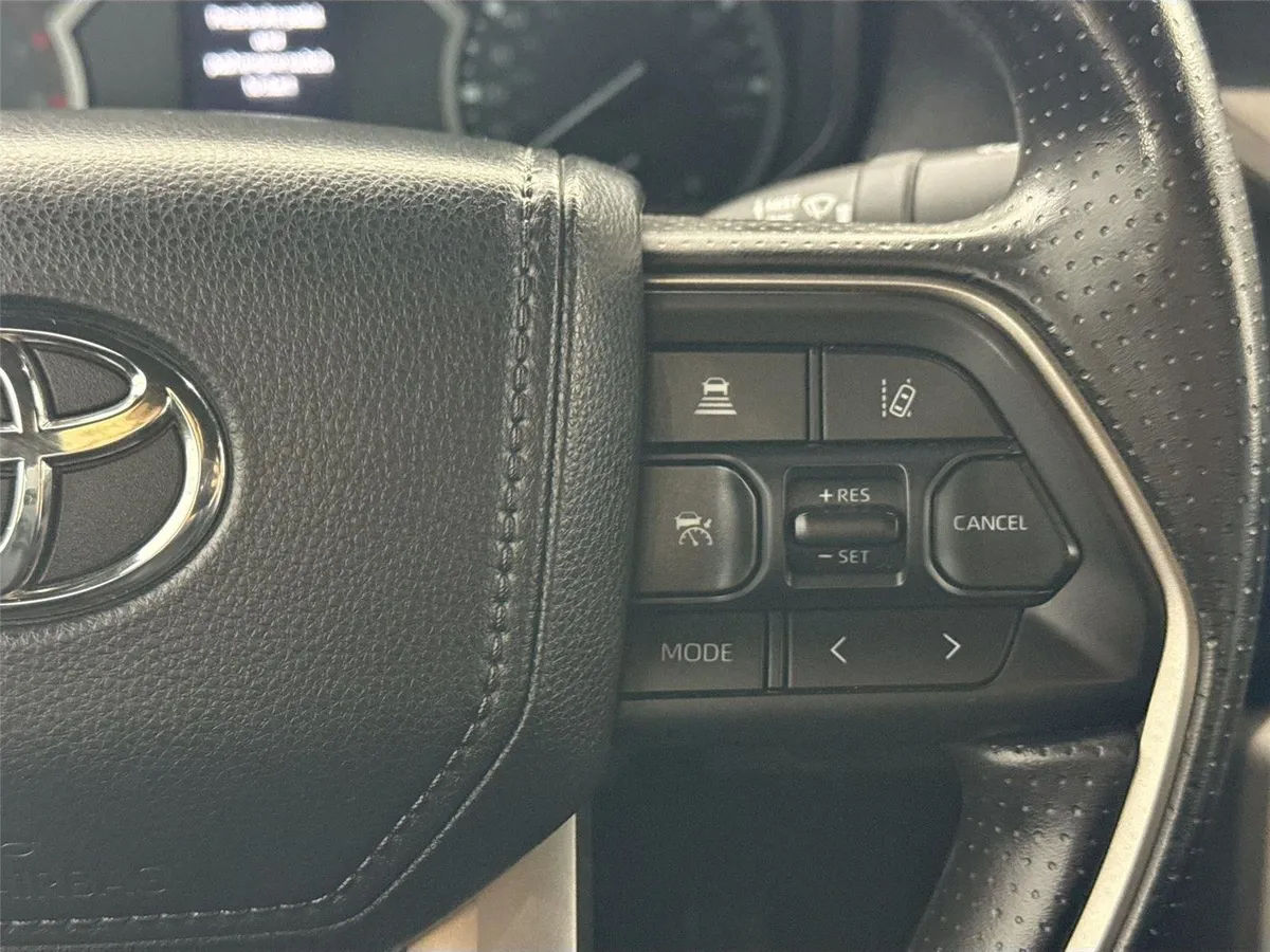2025 Toyota Tundra SR5 thumbnail 18