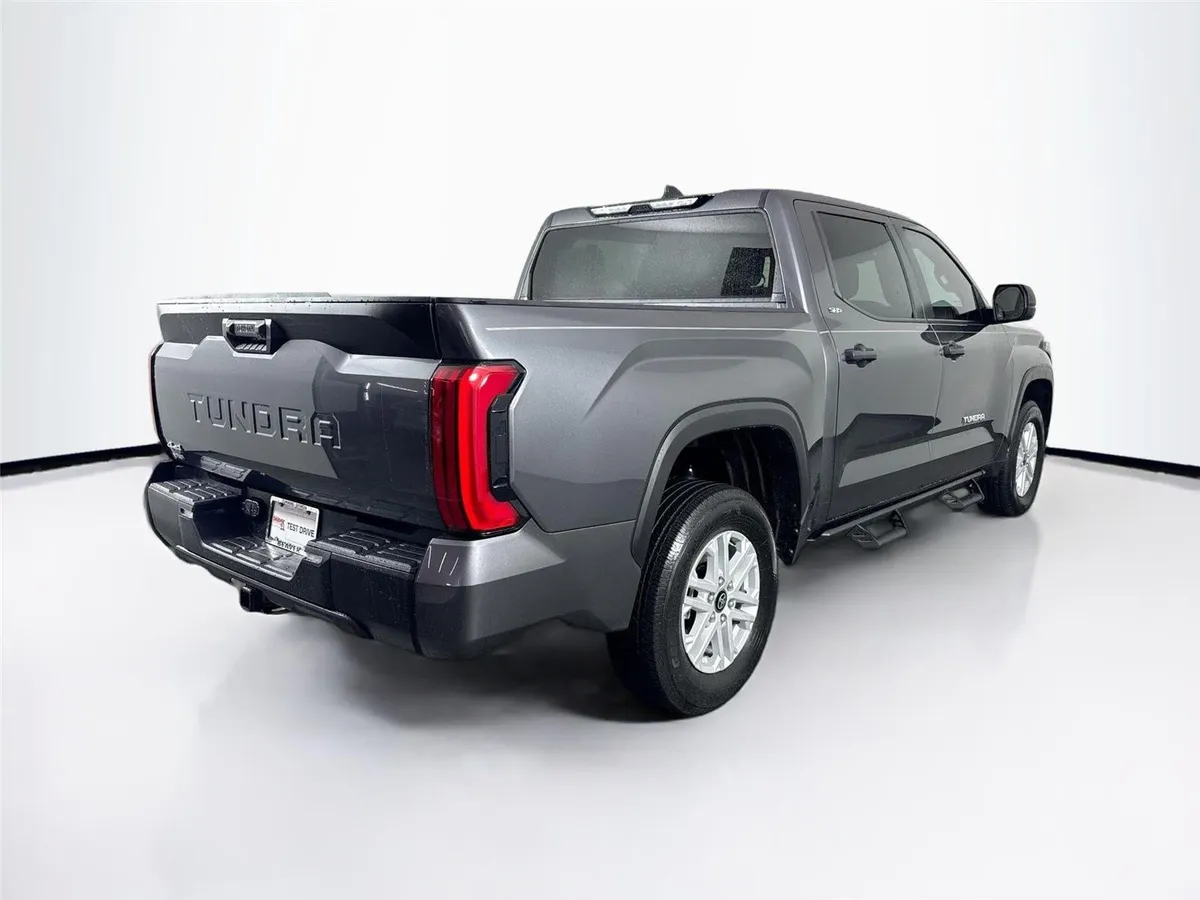 2025 Toyota Tundra SR5 thumbnail 2