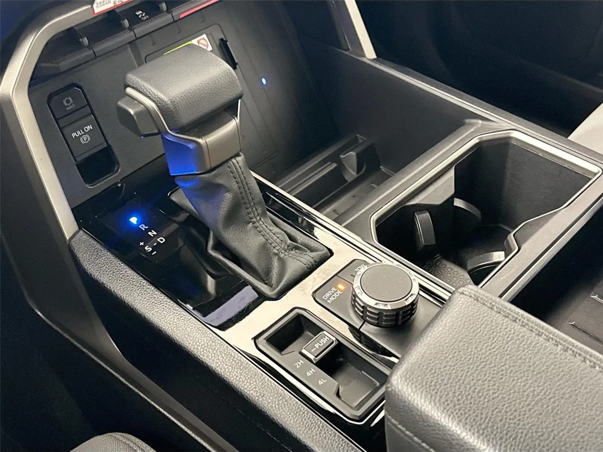 2025 Toyota Tundra SR5 thumbnail 25