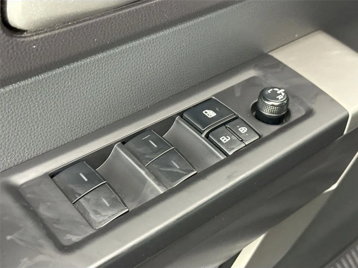 2025 Toyota Tundra SR5 thumbnail 26