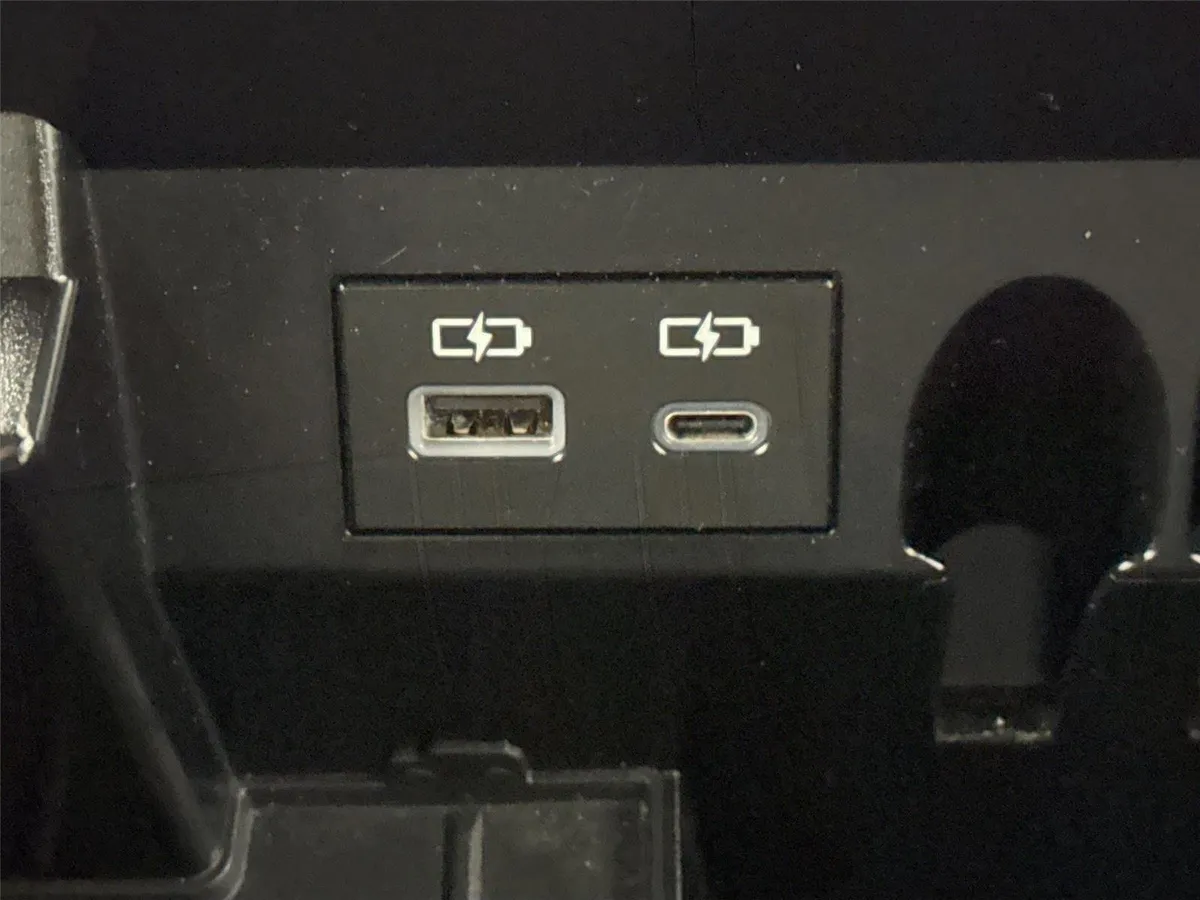2025 Toyota Tundra SR5 thumbnail 32