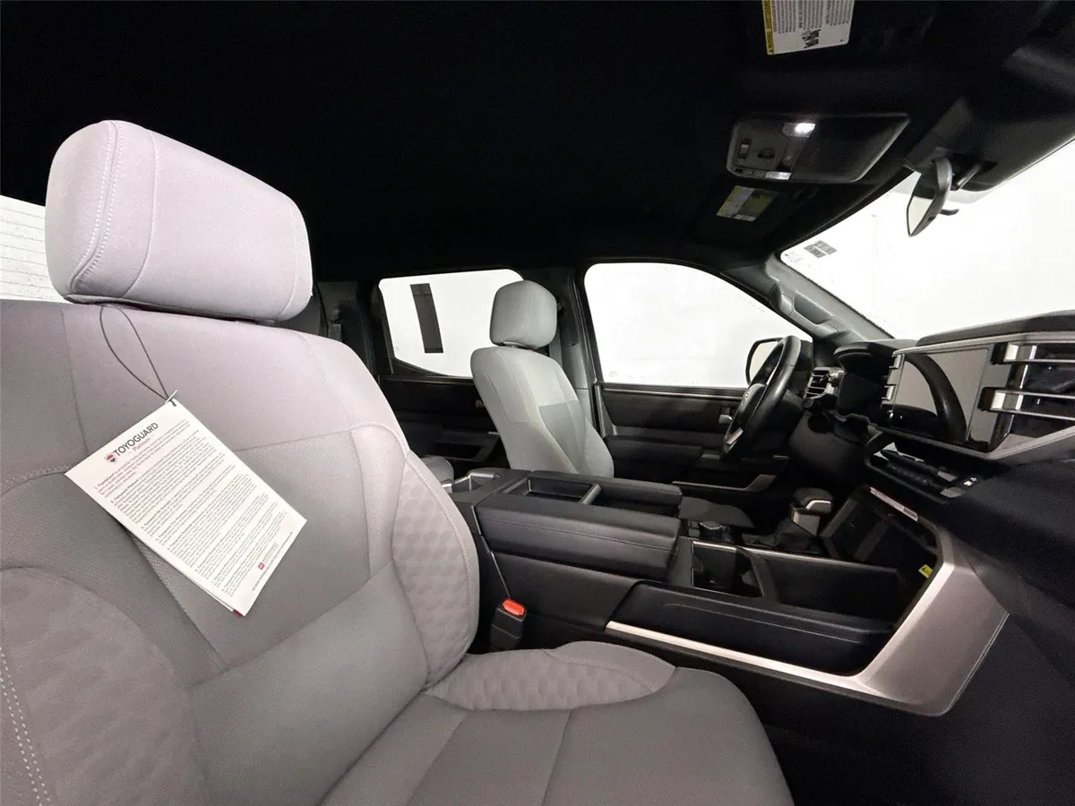 2025 Toyota Tundra SR5 thumbnail 39