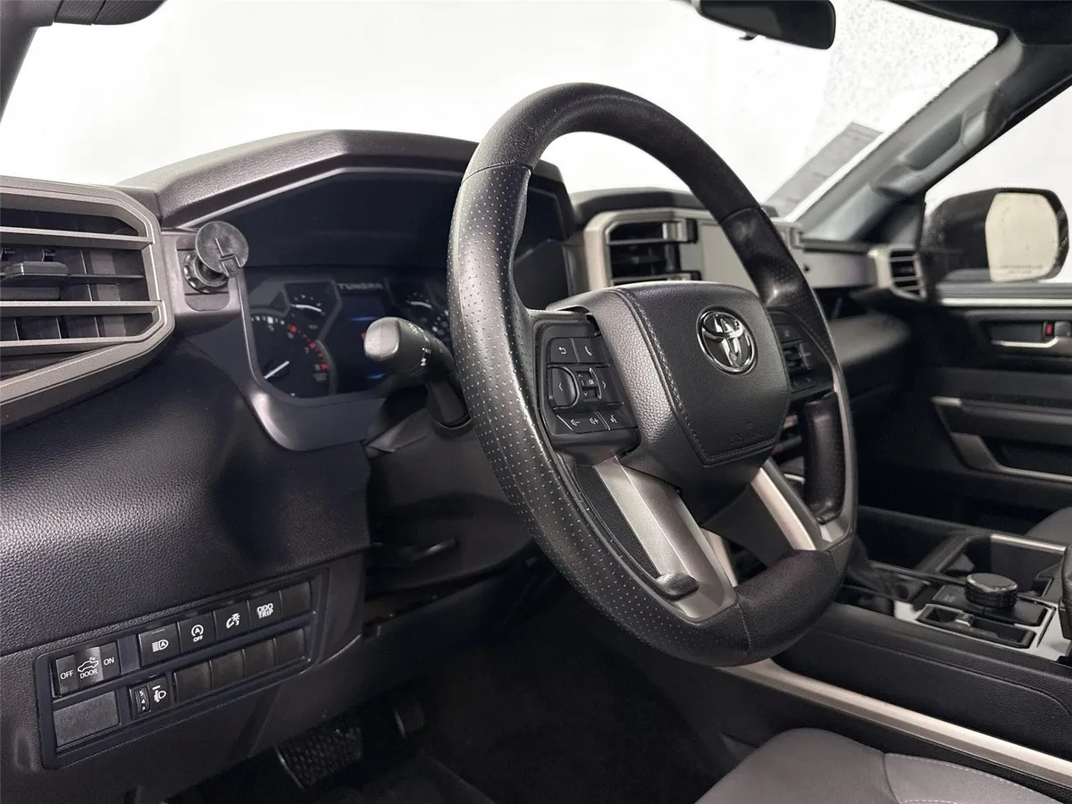 2025 Toyota Tundra SR5 thumbnail 4