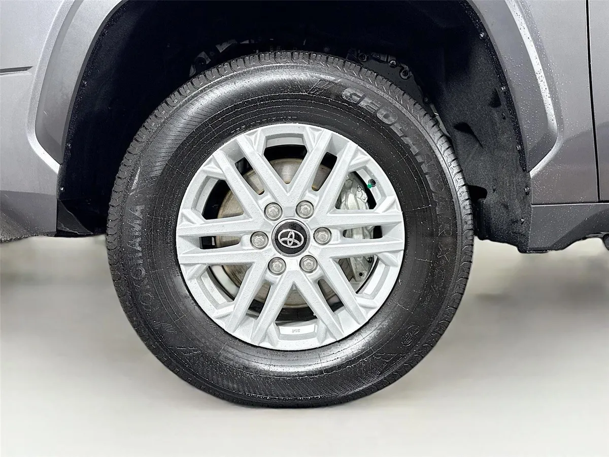 2025 Toyota Tundra SR5 thumbnail 42
