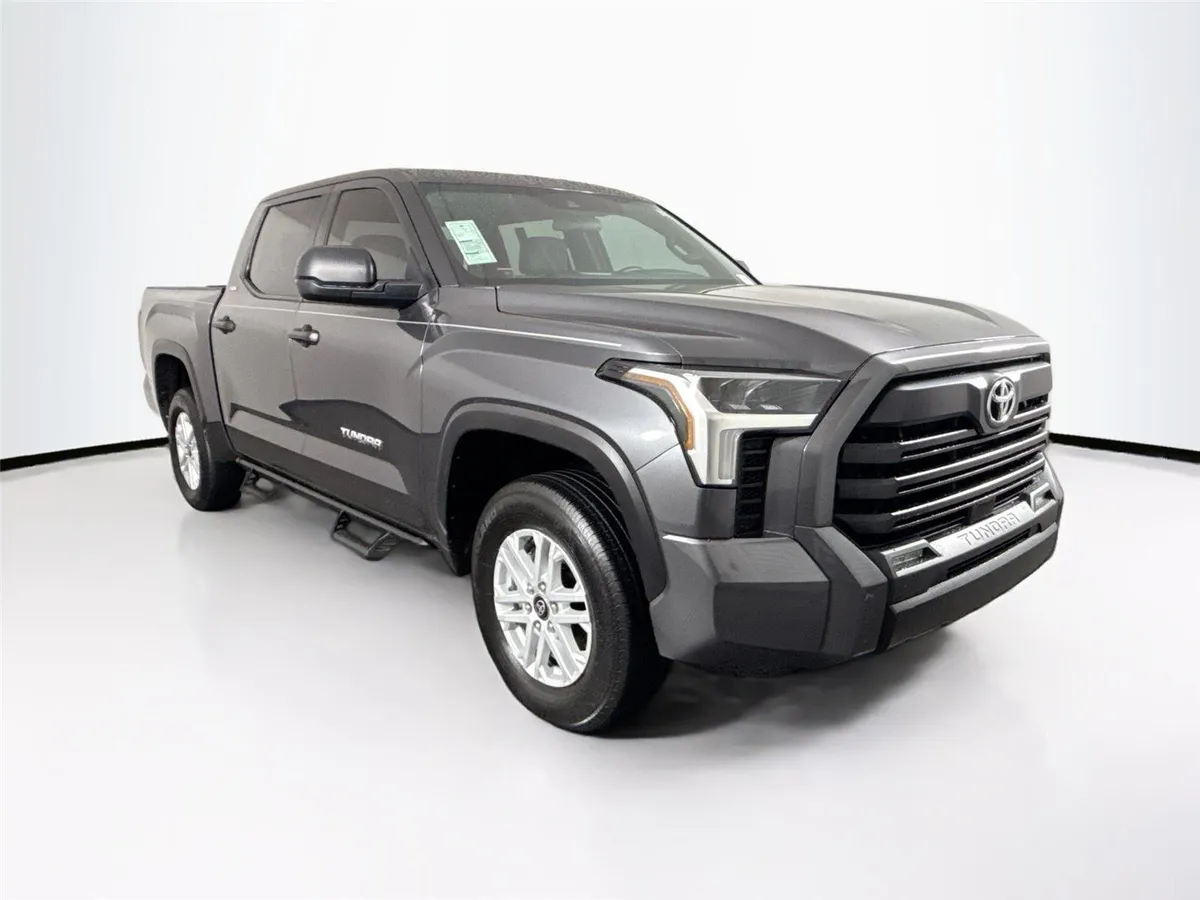 2025 Toyota Tundra SR5 thumbnail 9