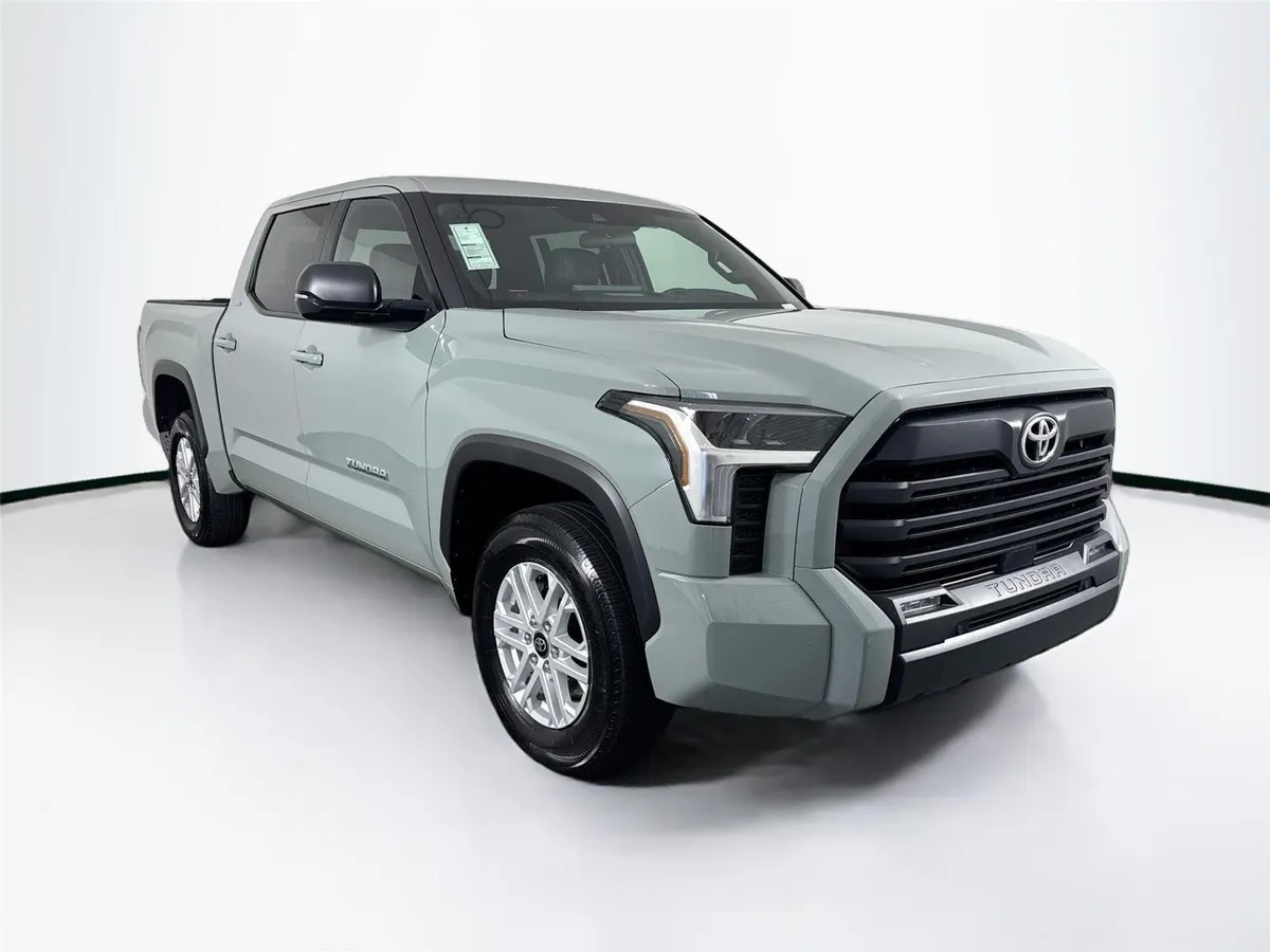 2025 Toyota Tundra SR5 thumbnail 10