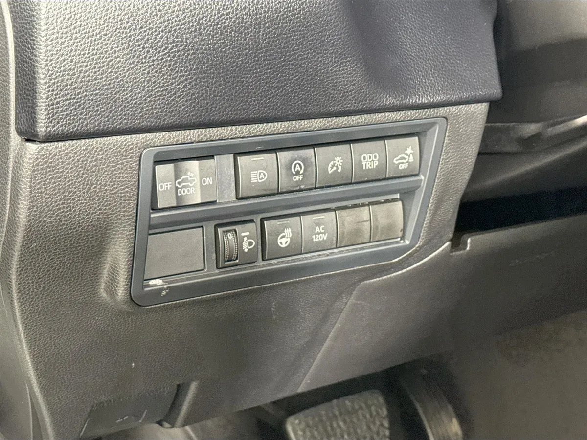 2025 Toyota Tundra SR5 thumbnail 16