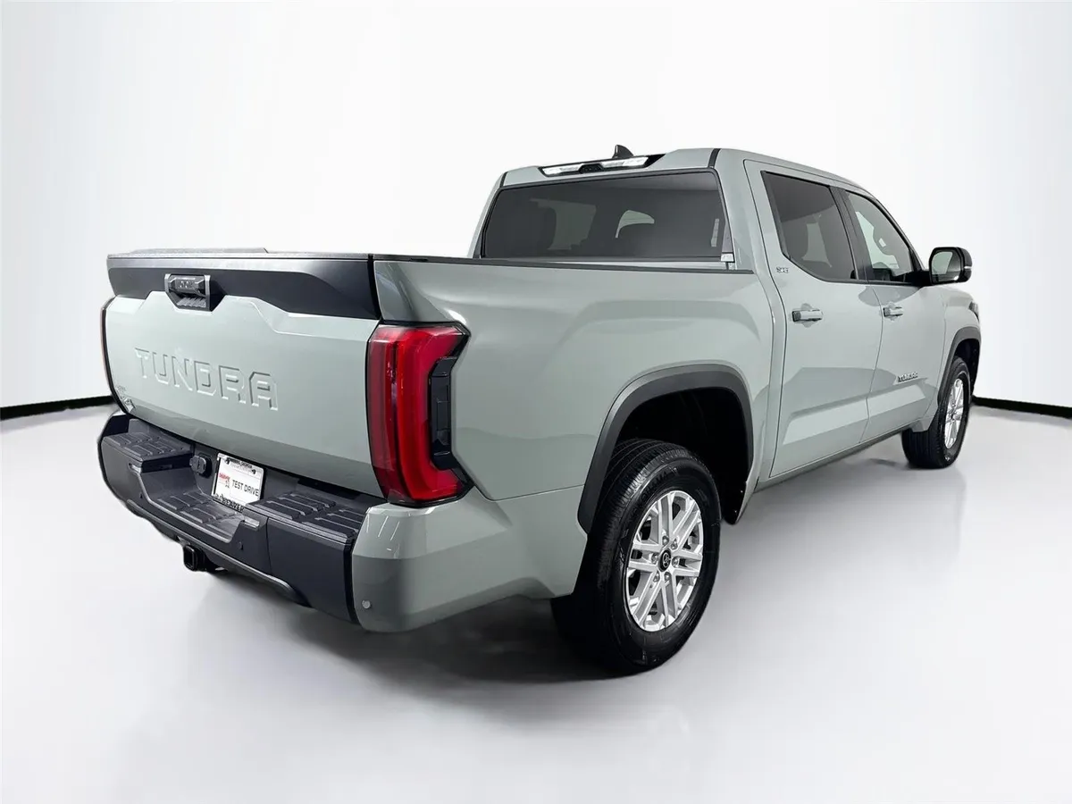 2025 Toyota Tundra SR5 thumbnail 2