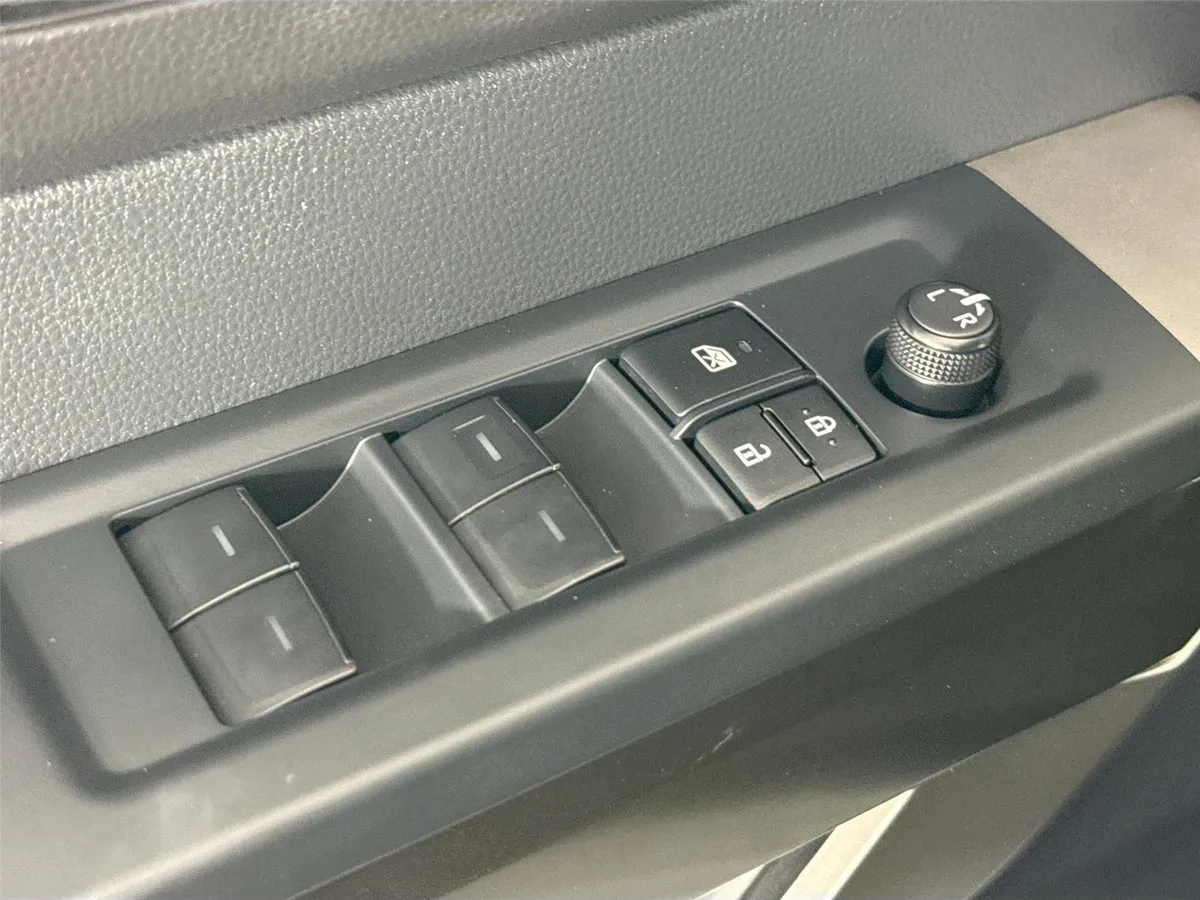 2025 Toyota Tundra SR5 thumbnail 27