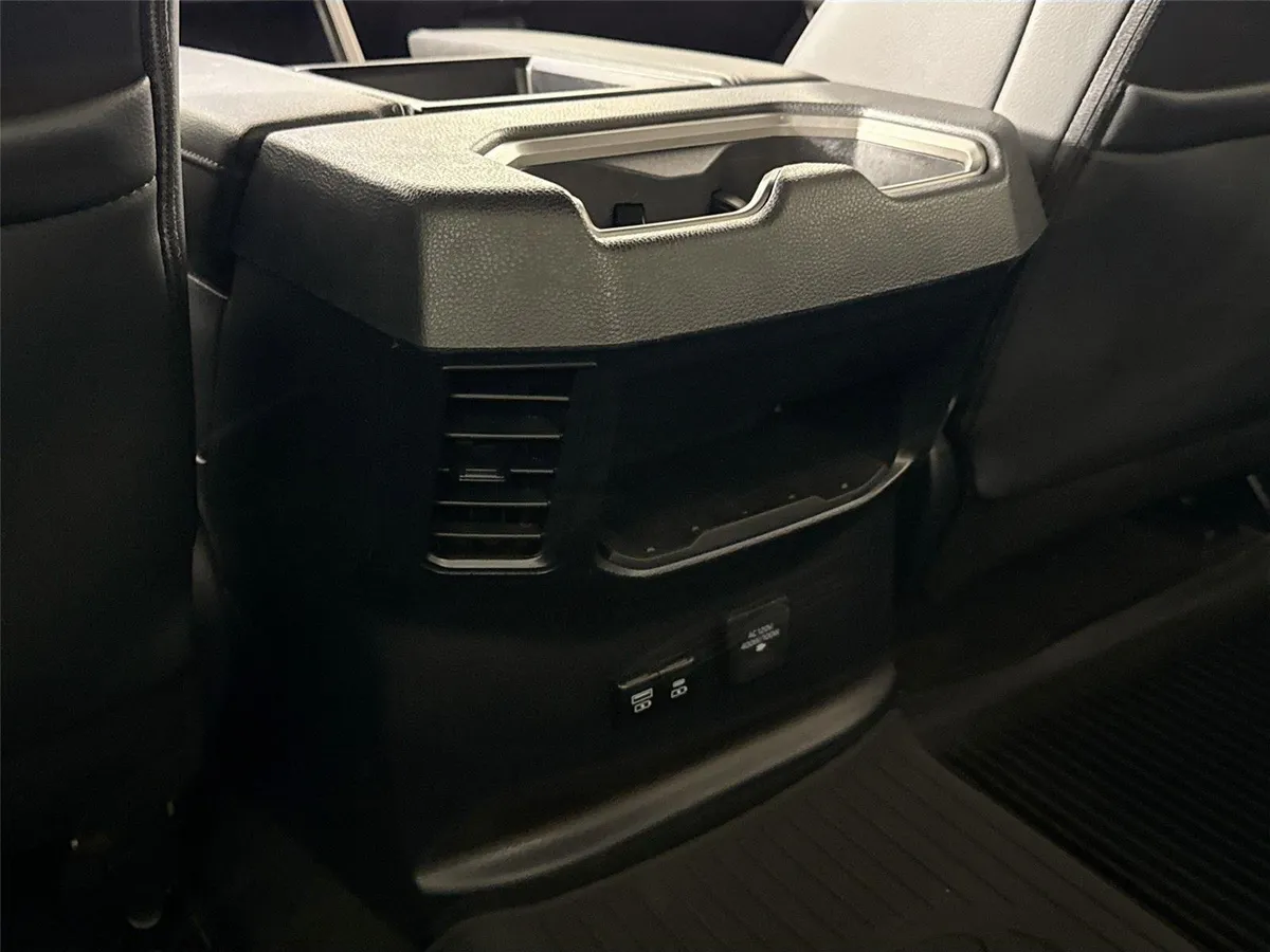 2025 Toyota Tundra SR5 thumbnail 34