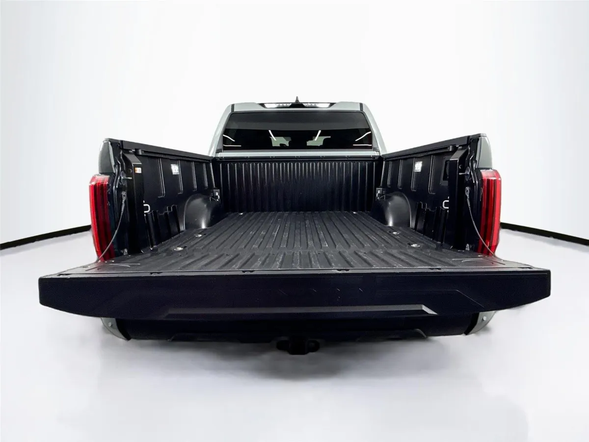 2025 Toyota Tundra SR5 thumbnail 37