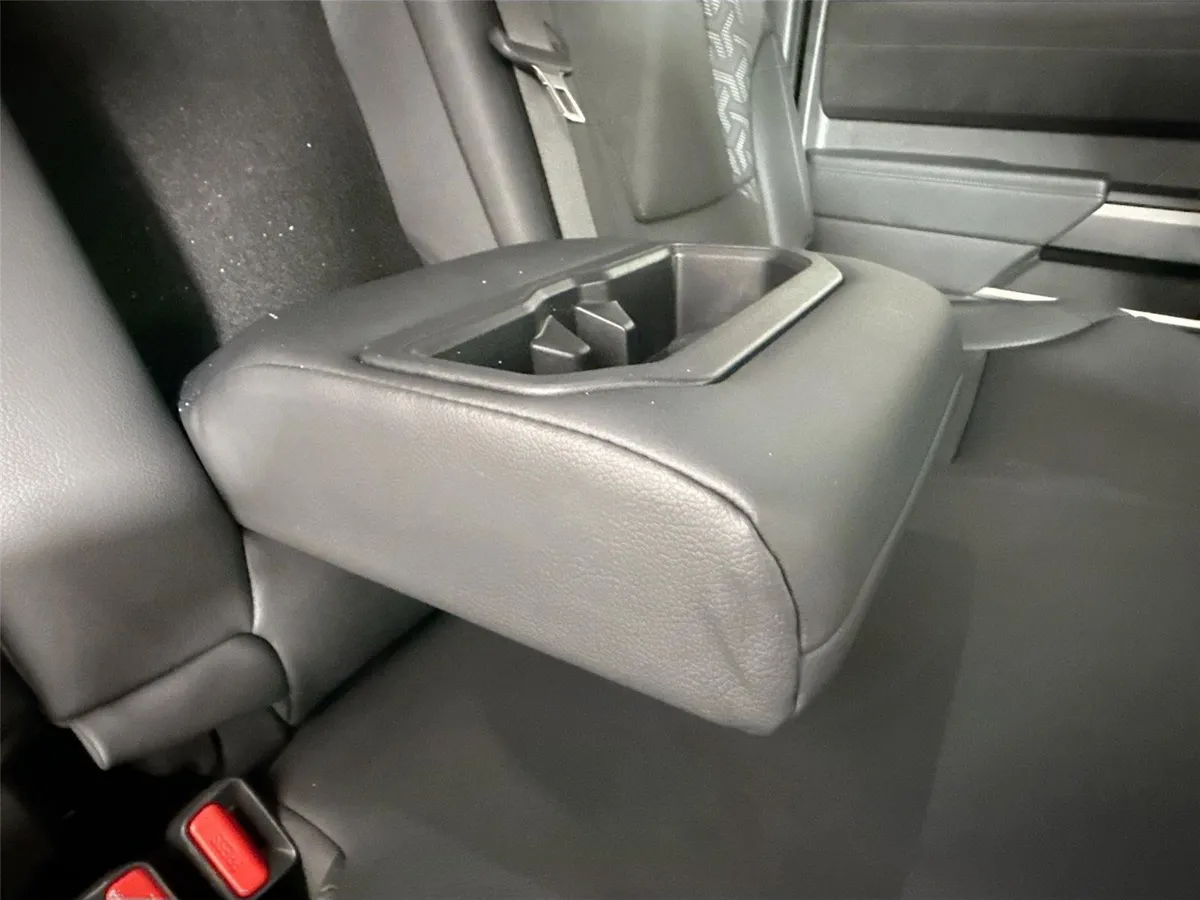 2025 Toyota Tundra SR5 thumbnail 38