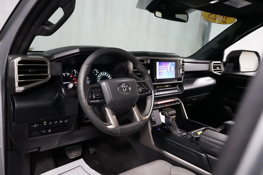 2025 Toyota Tundra SR5 thumbnail 12