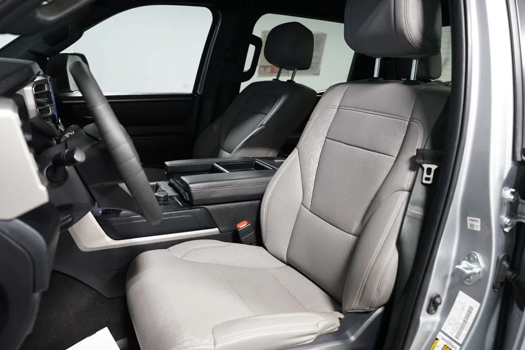 2025 Toyota Tundra SR5 thumbnail 28