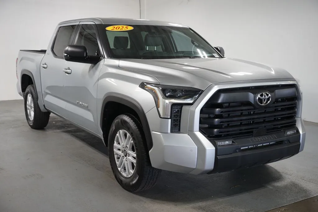 2025 Toyota Tundra SR5 thumbnail 3