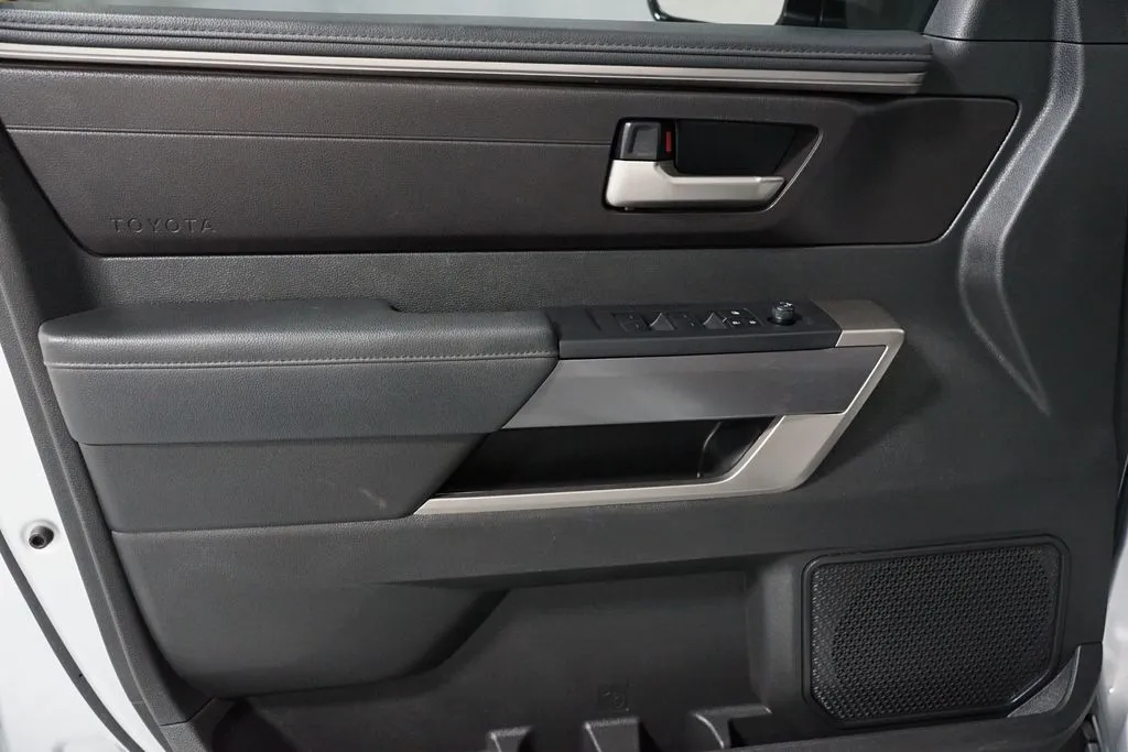 2025 Toyota Tundra SR5 thumbnail 31